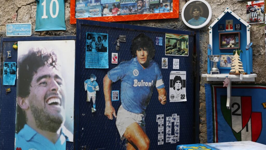 Napoli homenageia ex-jogador Diego Maradona por ocasião do segundo ano de sua morte