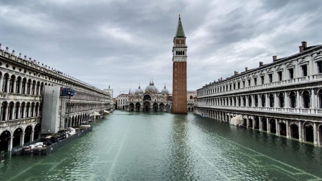Sistema de barreiras contra inundações impede alagamento de mais de 80% de Veneza