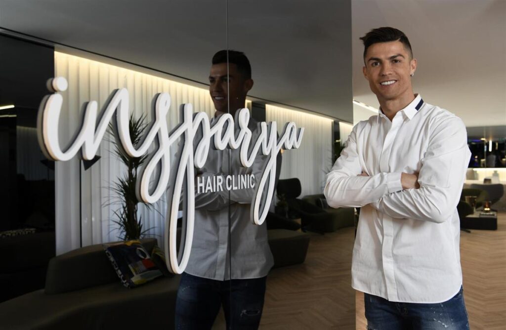 Cristiano Ronaldo inaugura sua primeira clínica de tratamento capilar em Milão