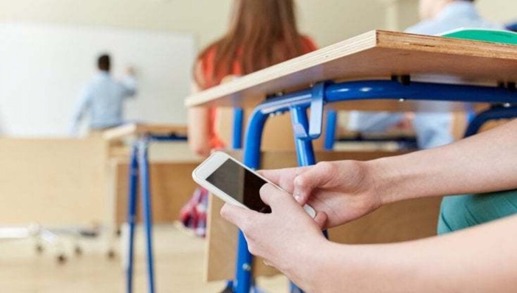Ministério da Educação da Itália proíbe uso de celulares em salas de aula