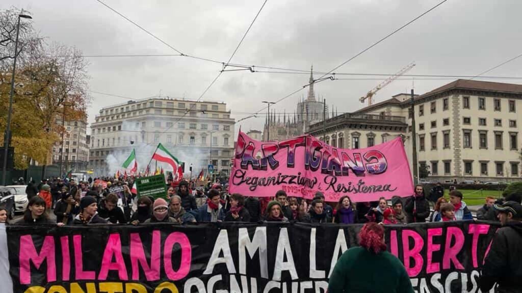 Confronto entre manifestantes antifascistas e autoridades deixa policial ferido em Milão