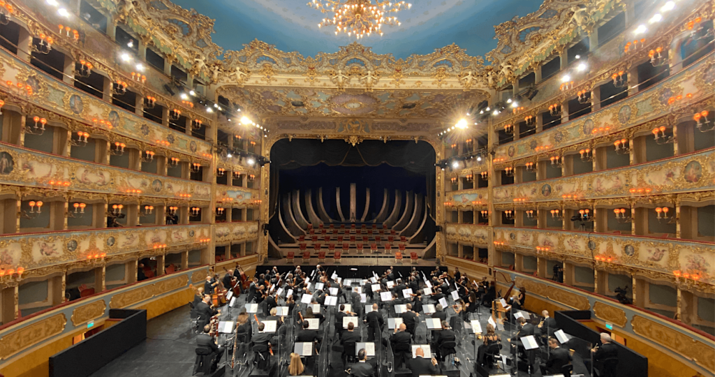 Teatro em Veneza cancela concerto por contar com participação de pianista pró-Putin