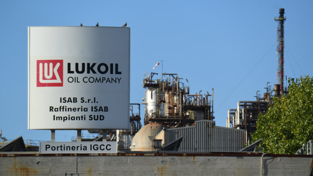 Governo da Itália aprova intervenção emergencial para ‘salvar’ petrolífera russa Lukoil