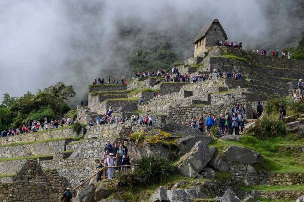 Turistas italianos ficam presos em Machu Picchu em meio à manifestação