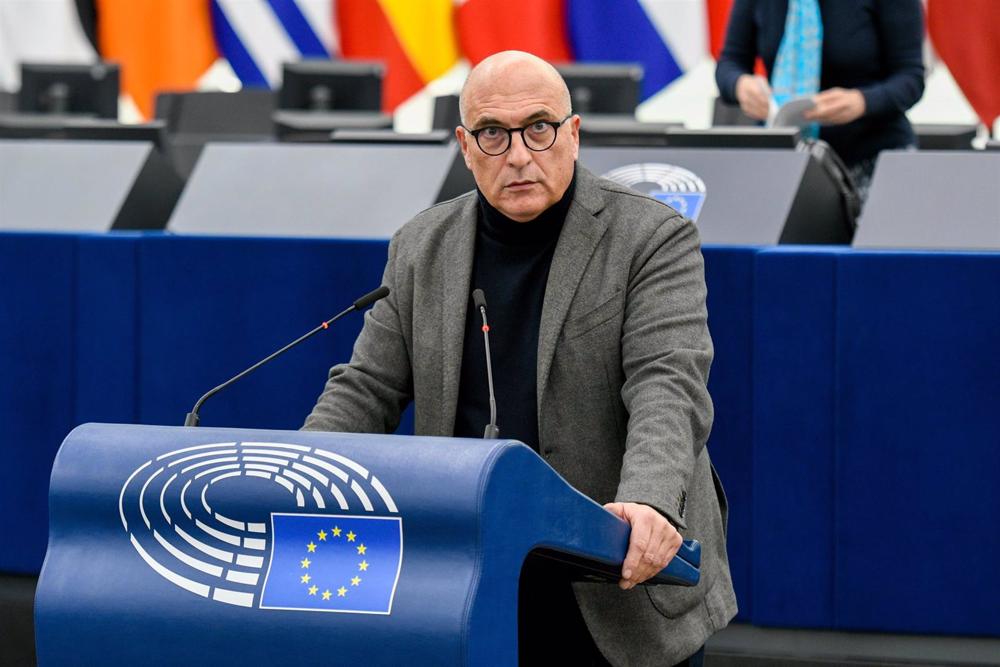 Eurodeputado italiano diz que abre mão de imunidade e irá depor ao Parlamento Europeu