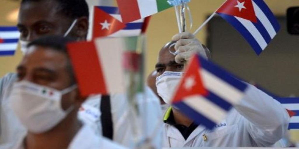 Cuba cria exceção para médicos do país atuarem na Itália com salário integral
