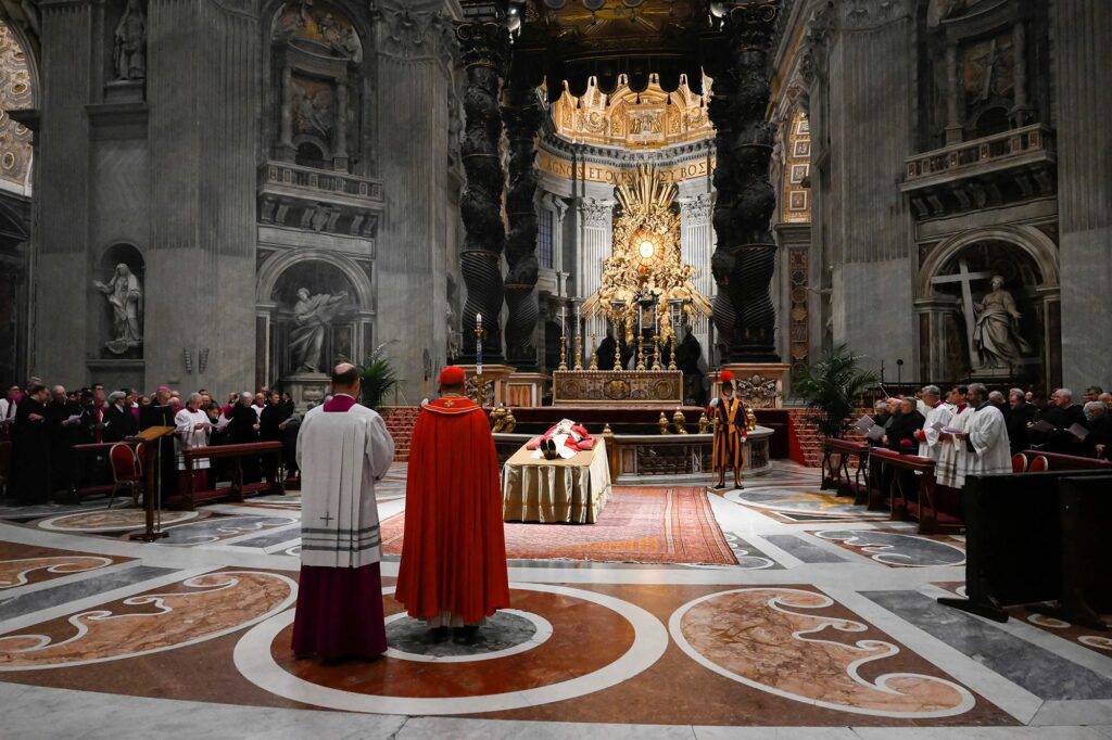 Meloni participa de funeral de Bento XVI e destaca a importância do papa emérito para a Igreja Católica