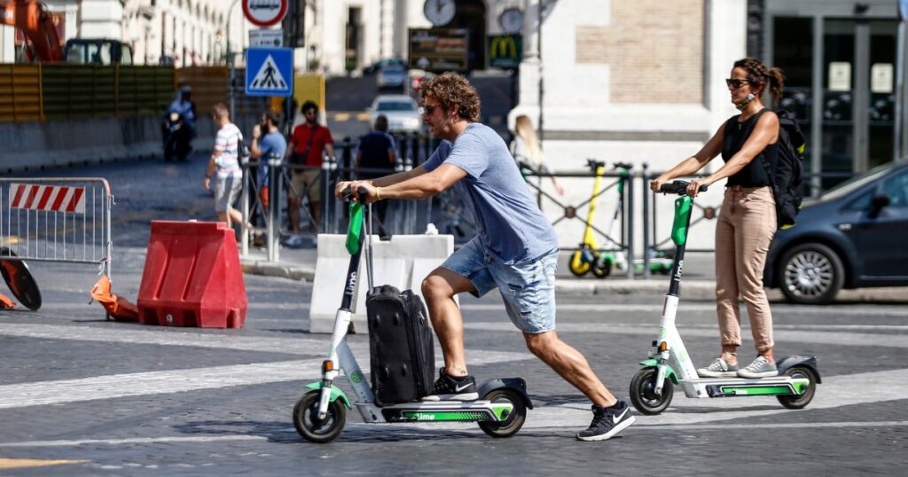 Chanceler italiano pretende aumentar controle sobre venda de patinetes elétricos no país