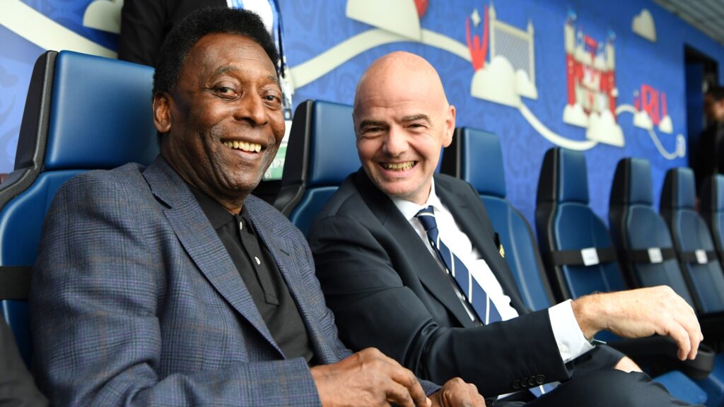 Presidentes da Fifa, Gianni Infantino participa de velório de Pelé em Santos