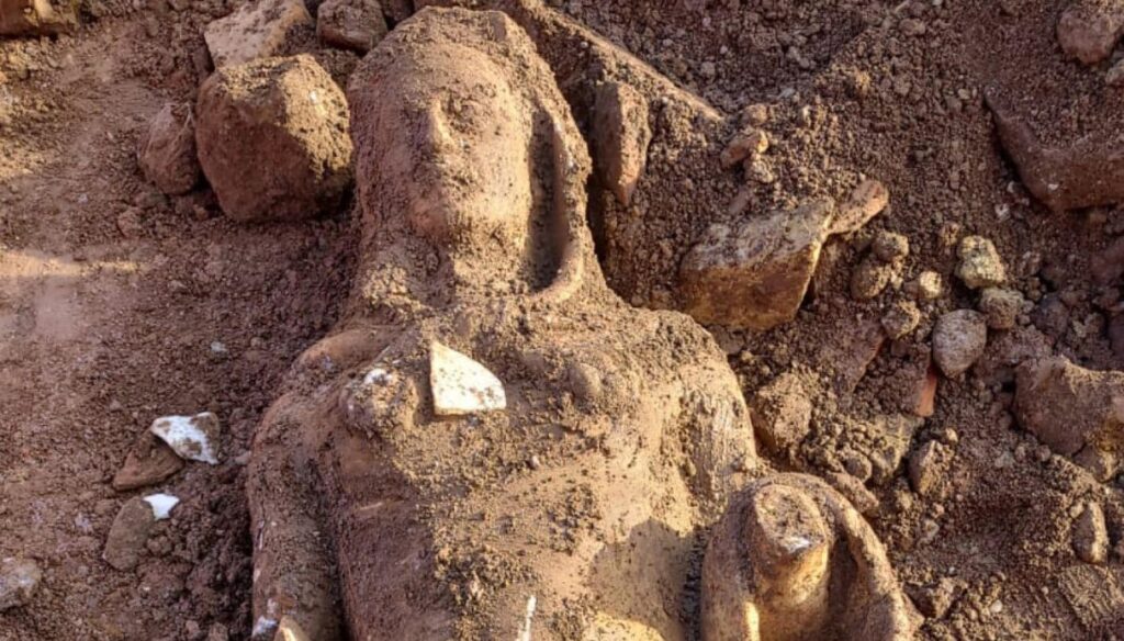 Trabalhadores encontram estátua de Hércules da Roma Antiga em esgoto