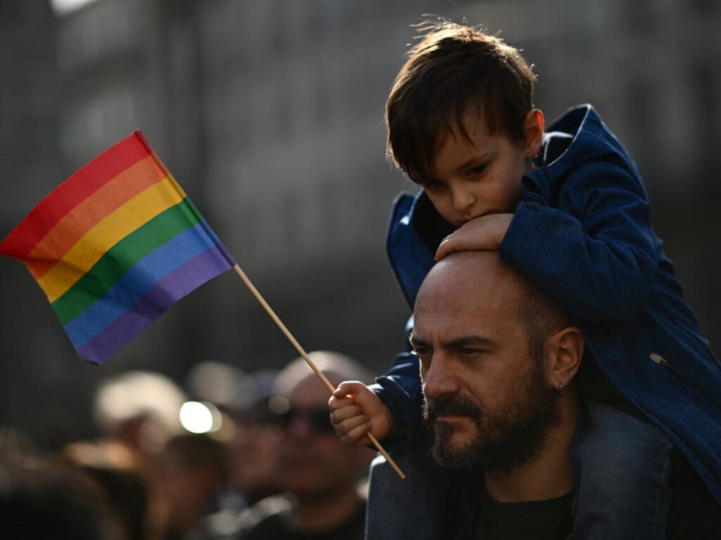 Itália entra em disputa política após fala de vice-presidente da Câmara sobre homossexuais