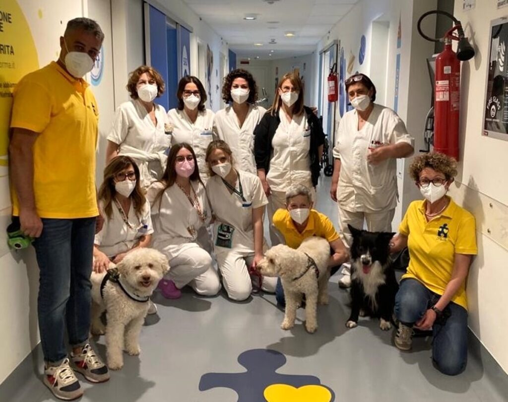 Hospital infantil da Cidade da Saúde de Turim implementa terapia com cães