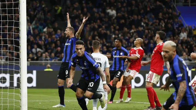Milão vai parar! Inter elimina Benfica e faz semifinal da Champions com rival Milan