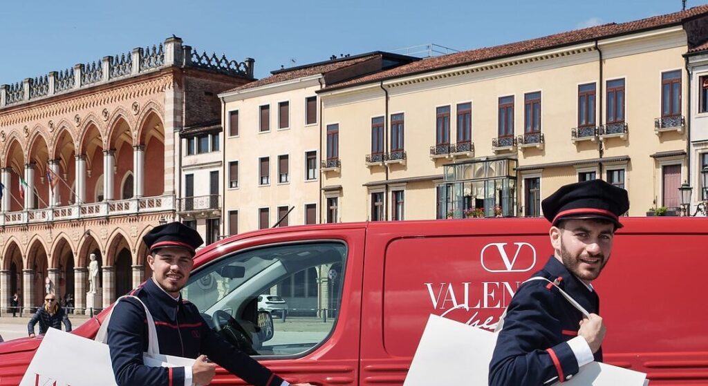 Valentino leva serviços e peças da marca para cidades italianas que não contam com lojas oficiais