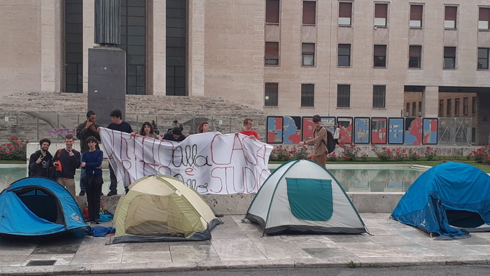 Estudantes protestam contra aumento no preço dos aluguéis na Itália