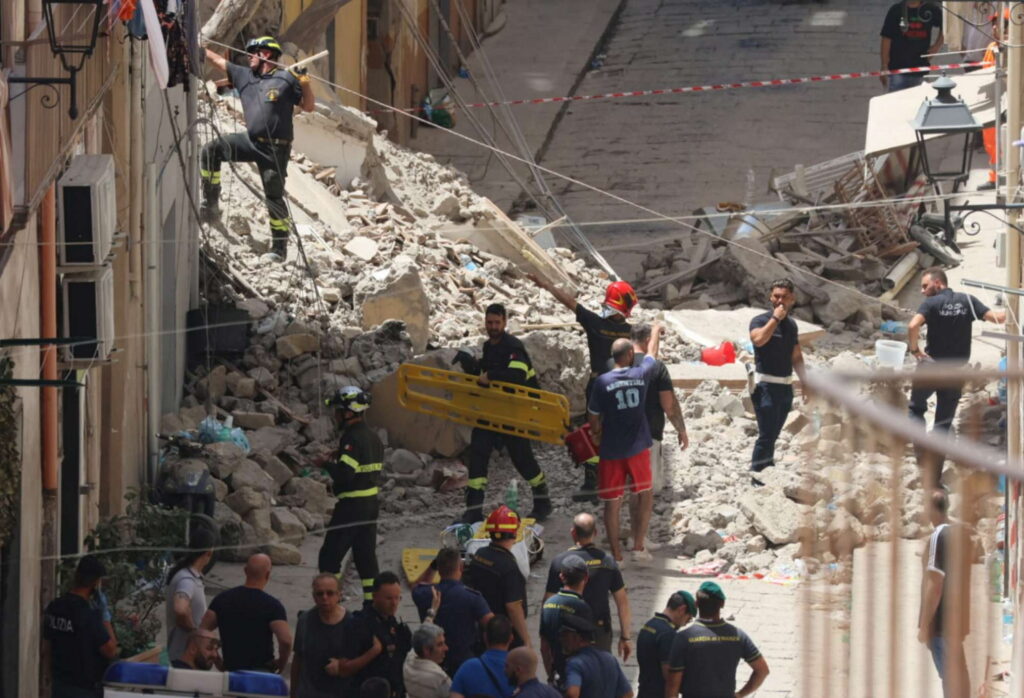 Prédio desaba em cidade em Nápoles e ao menos três pessoas são resgatadas