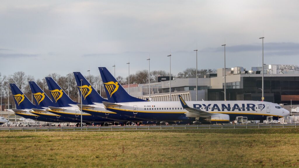 Companhia aérea de baixo custo Ryanair anuncia redução de voos na Itália