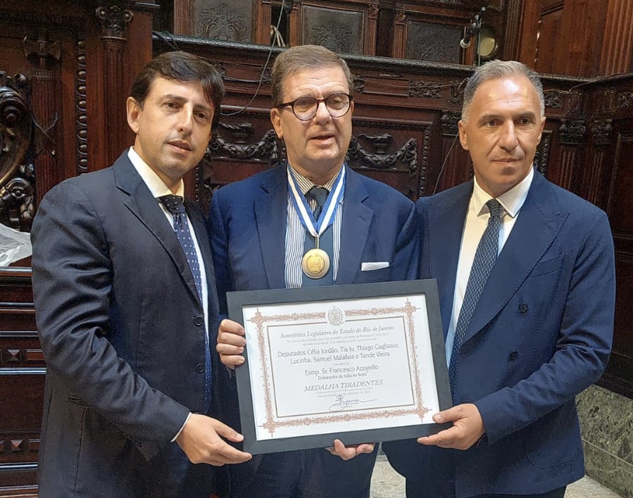 Estado do Rio de Janeiro condecora embaixador Azzarello com medalha Tiradentes