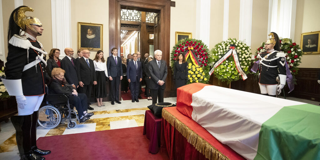 Funeral do ex-presidente italiano Giorgio Napolitano é marcado por homenagens