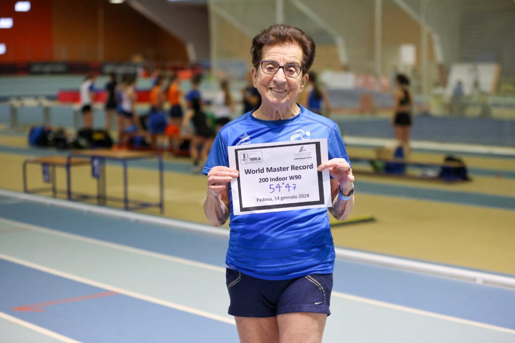 Italiana de 90 anos quebra recorde mundial de atletismo nos 200 metros
