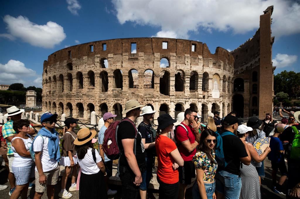 Previsão aponta que Itália deve receber mais de 65 milhões de turistas no próximo verão
