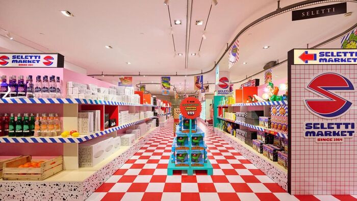 Supermercado dos anos 1960 ganha releitura em meio à Semana de Design de Milão